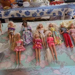 Poupées Barbie et autres 