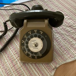 Vieux téléphone pour décoration 