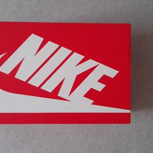 Boîte Nike