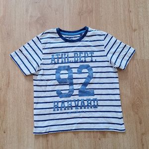 T-shirt taille 6/ 8 ans