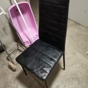 Chaise noire 