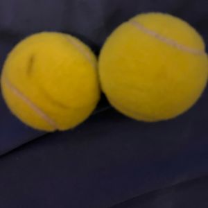 2 balles de tennis