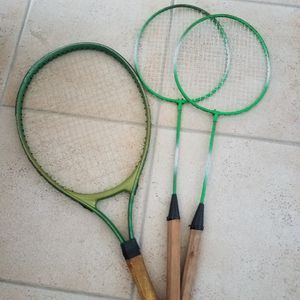 Raquette badminton et 1 de tennis