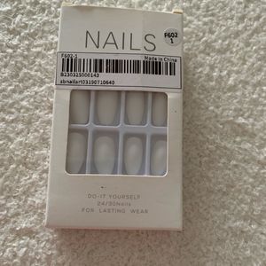 Faux ongles blancs 