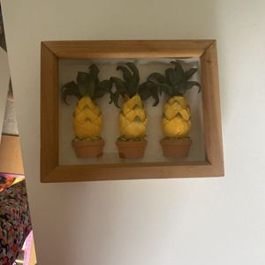 Cadre avec trois ananas
