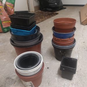 Divers pots pour fleurs et plantations 
