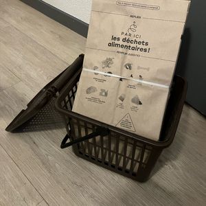 Bac compost de la ville de Lyon + sacs 
