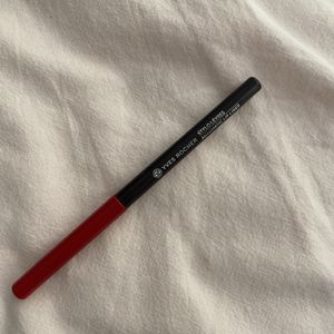 crayon à lèvres rouge quasi neuf
