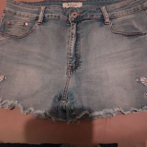 Short jeans taille 44 