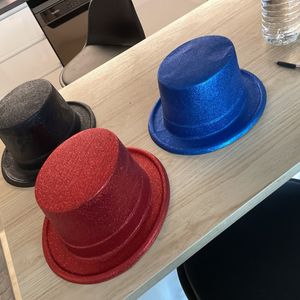 Chapeaux 🎩 brillants plastiques 