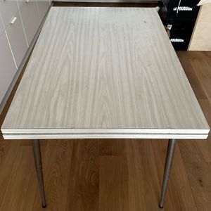 Table Formica grise 