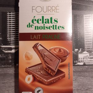 Tablette chocolat fourré éclats noisettes praliné