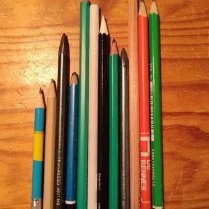lot de divers crayons à papier 