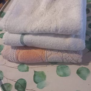 3 serviettes toilette 