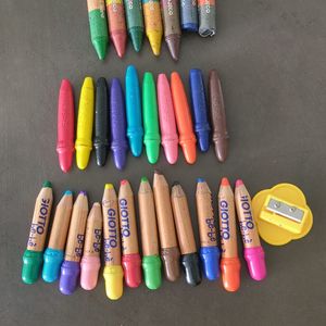 Crayons de couleur et crayons gras