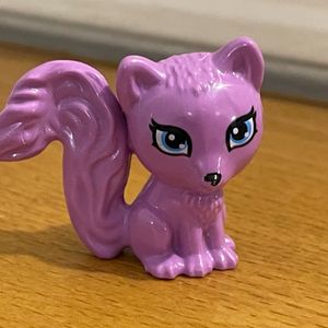 jouet figurine violet écureuil