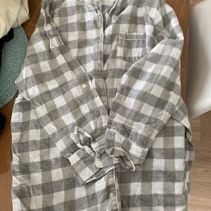 Pyjama à carreaux gris et blanc