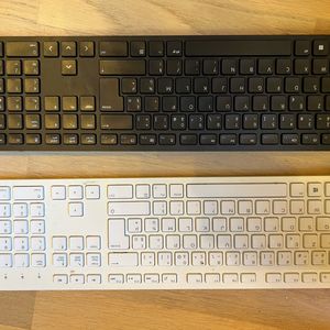 Deux claviers ordinateur 