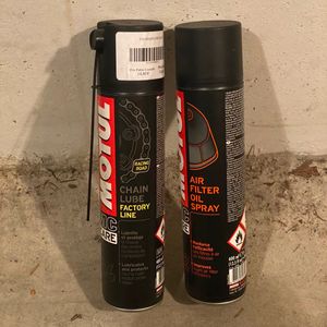 Moto - graisse chaine et spray pour filtre à air