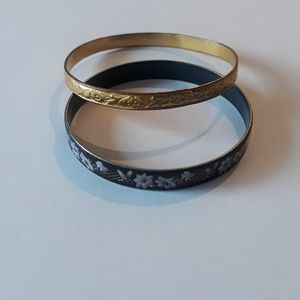 2 bracelets