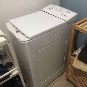 Machine à laver pour pièce ou à réparer 