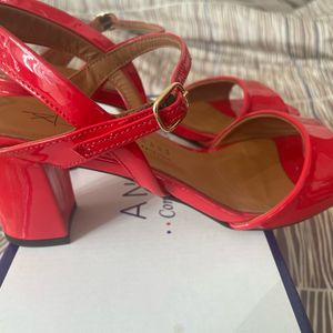 Sandales rouges vernies 