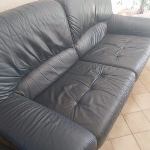 Canapé convertible en cuir + fauteuil +pouf 