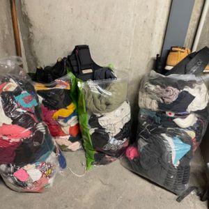 7 sacs de vêtements en excellent état