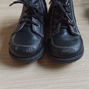 Chaussures hautes en cuir noir taille 24 