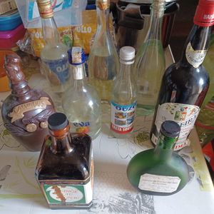 vielles bouteilles d'alcool 