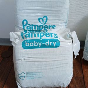 Couches Pampers Taille 6 (13-18kg)