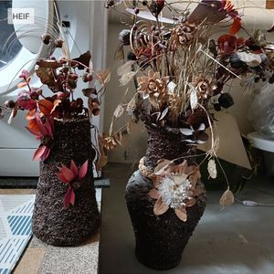 2 vases marron avec fleurs séchées 