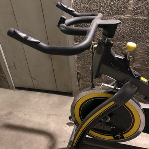 Vélo fitness roue inertie