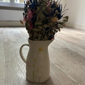 Vase décoratif et plantes sèches 