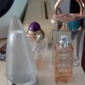 Flacons de parfums vides 