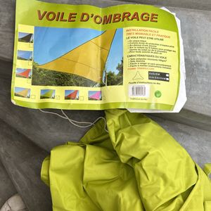 Voile d’ombrage 3,6 x 3,6 x 3,6m