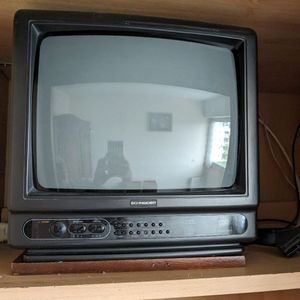 Très vieille TV URGENT 19.5.24
