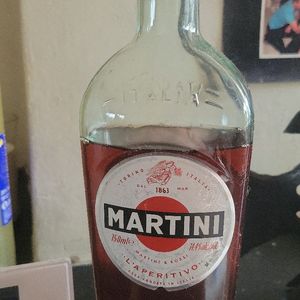 Bouteille de Martini rouge