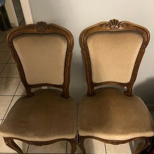 2 chaises en bon état 