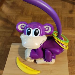 Jouet petit singe attrape bananes