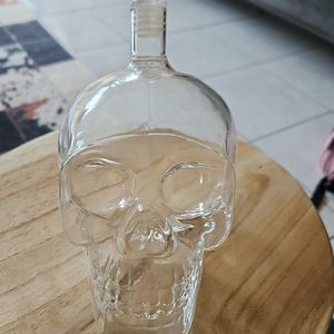 Bouteille tête de mort en verre