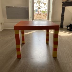 Petite table basse IKEA peinte à la main 