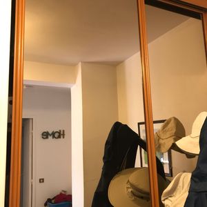 Porte miroir d’armoire