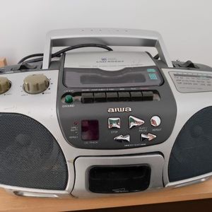 Radio cassette et lecteur cd fonctionnel