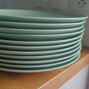 11 assiettes de table vertes