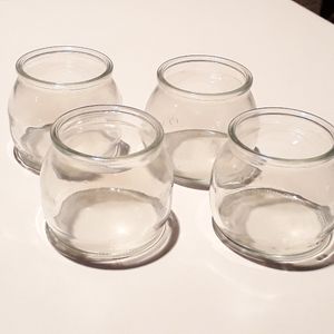 4 petits pots en verre 