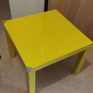 Table jaune 