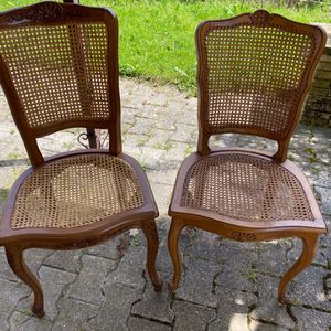 Deux chaises regeev à réparer 
