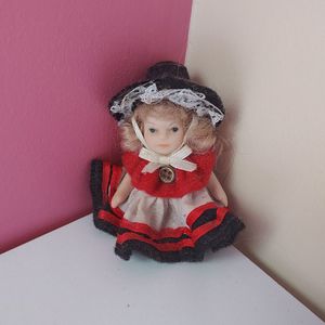 Mini poupée 