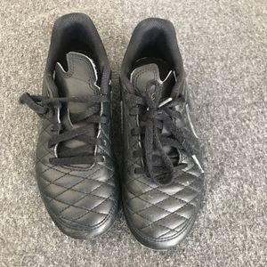 Crampons de football noir Nike